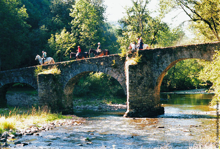 Chevauchee Pont Comencau © Gilles Tordjeman - Ségala Vivant