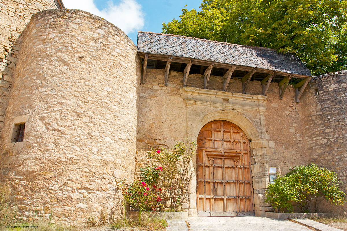Entrée du Château de Bournazel, Aveyron © J. Tomaselli / Tourisme Aveyron