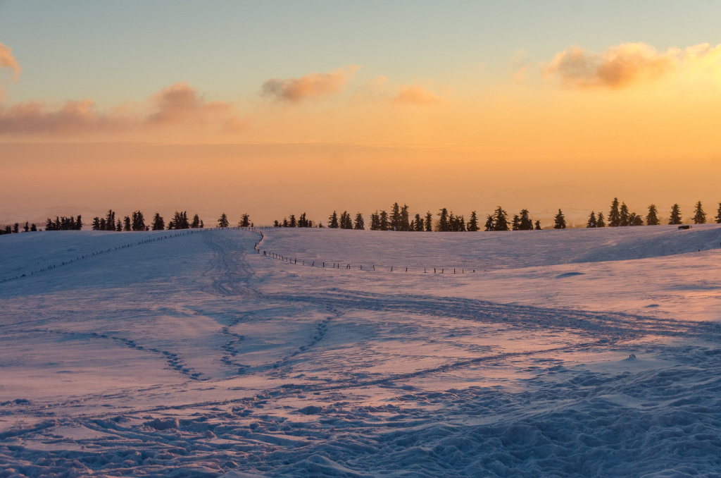 Coucher de soleil sur l'Aubrac enneigé ©M.Hennessy Coucher de soleil sur l'Aubrac enneigé ©M.Hennessy