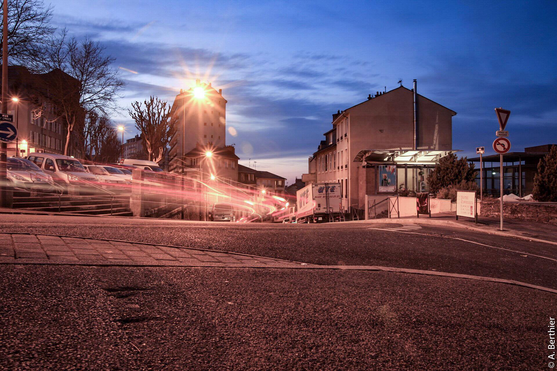 Jeux de lumières en haut de la rue Saint-Cyrice, Rodez, Aveyron
