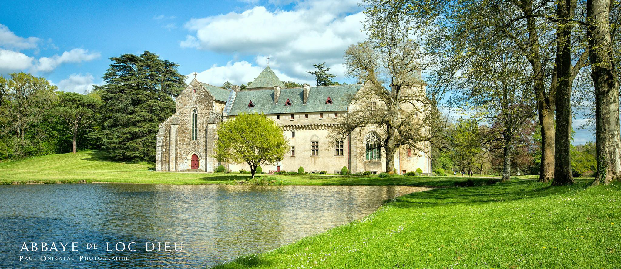 Abbaye de Loc Dieu, Aveyron © P. Oniratac