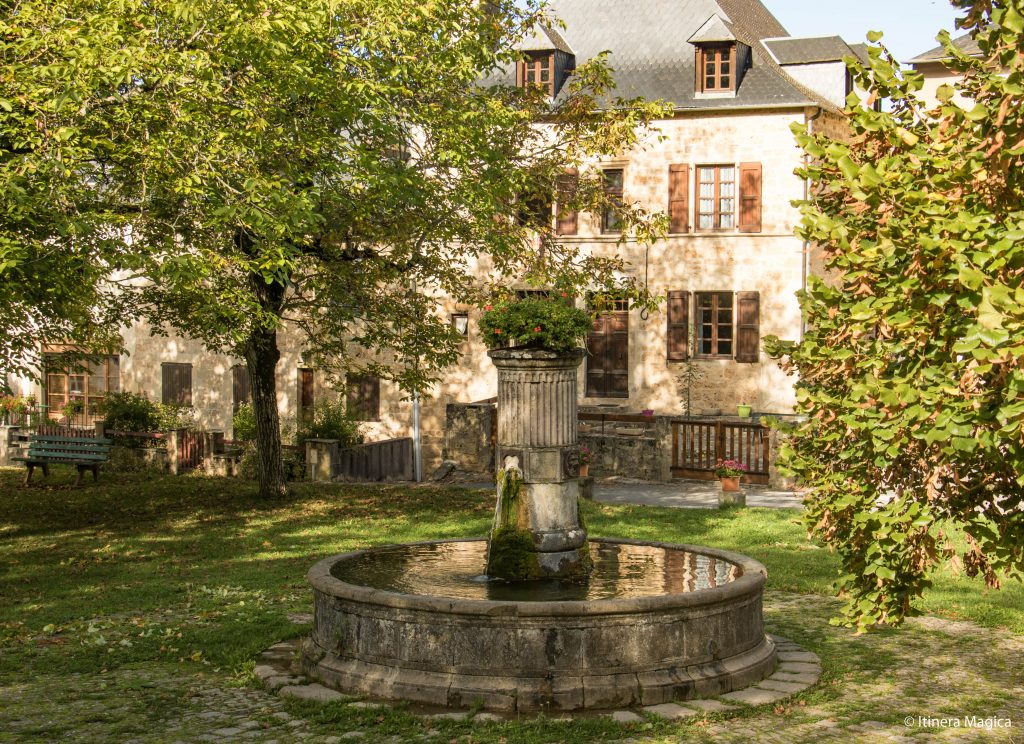 Fontaine de Salles, Aveyron © Itinera Magica