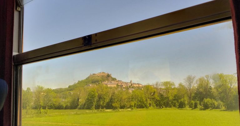 Sévérac-le-Château depuis le train © E. Moreau