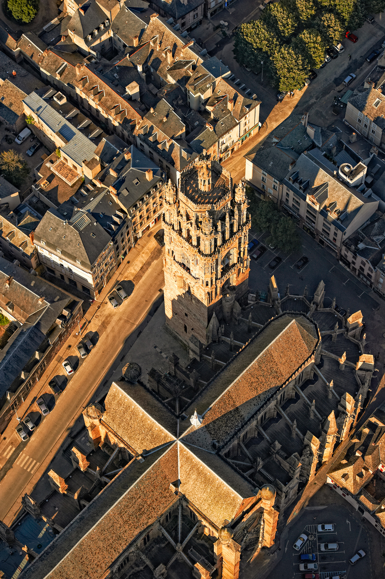 Cathédrale de Rodez vue du ciel © D. Viet - CRT Occitanie