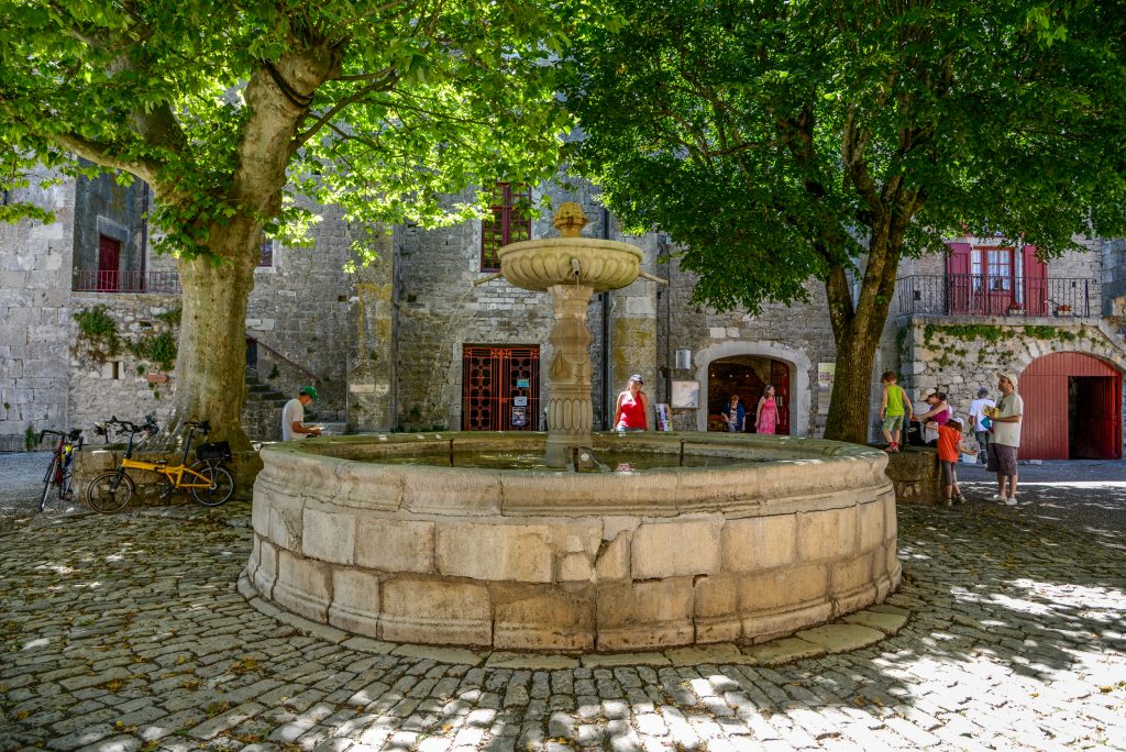 Fontaine de Sainte-Eulalie de Cernon, Aveyron
